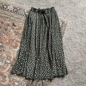 Exlura high waisted pleated midi skirt